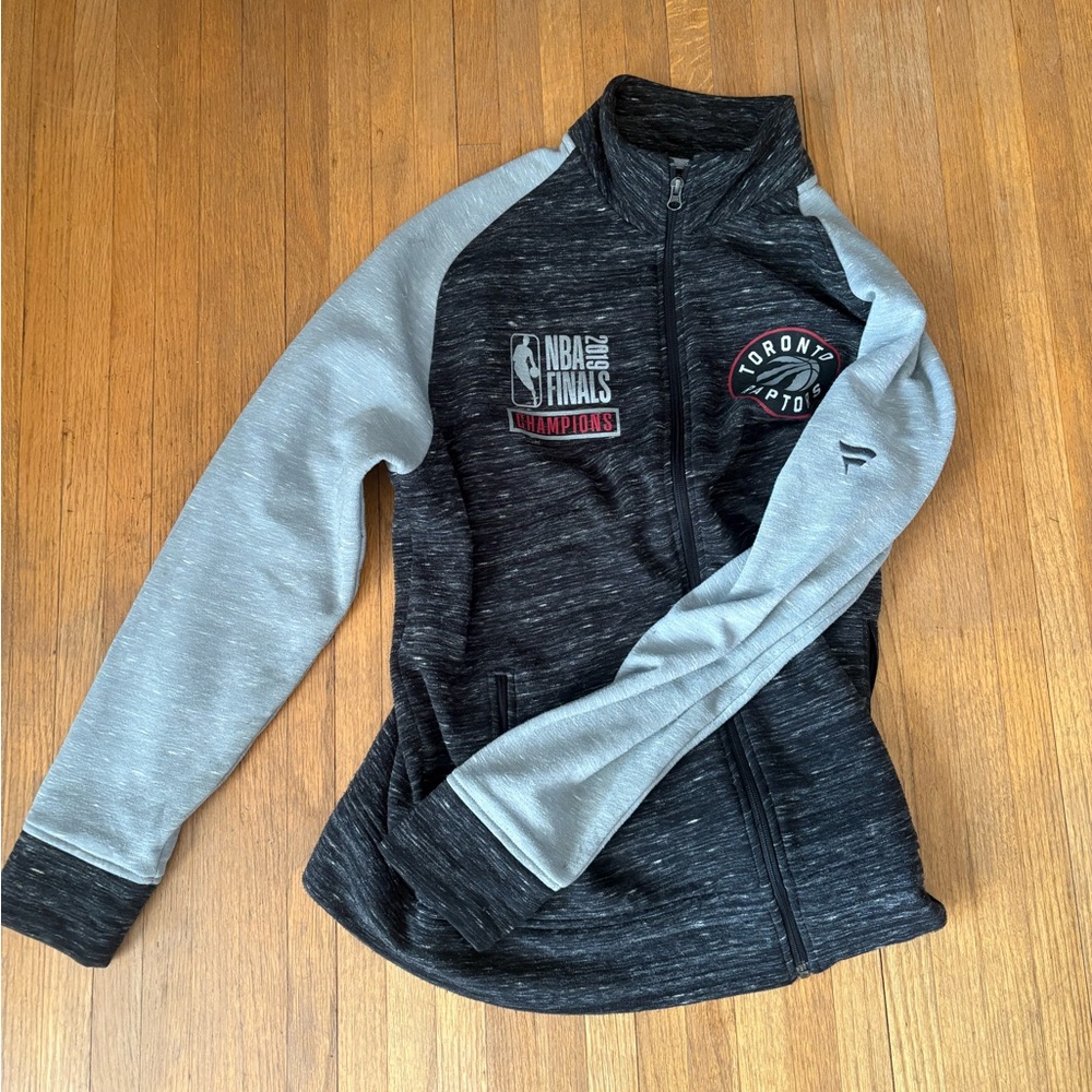 Fanatics 2019 raptors championship sweater.